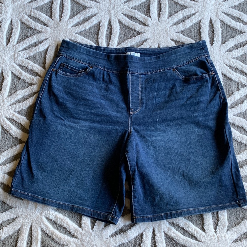 Croft&Barrow Pull-on Bermuda Shorts size 18 average